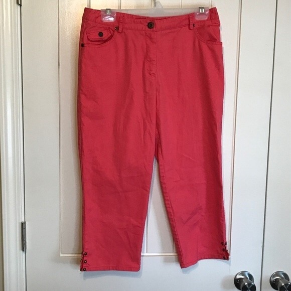 Zac & Rachel Zip Front Capris - Picture 7 of 10